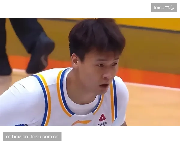 京粤大战G3赵睿意外伤退，北京队依靠周琦的内线发挥，最终淘汰广东晋级四强。